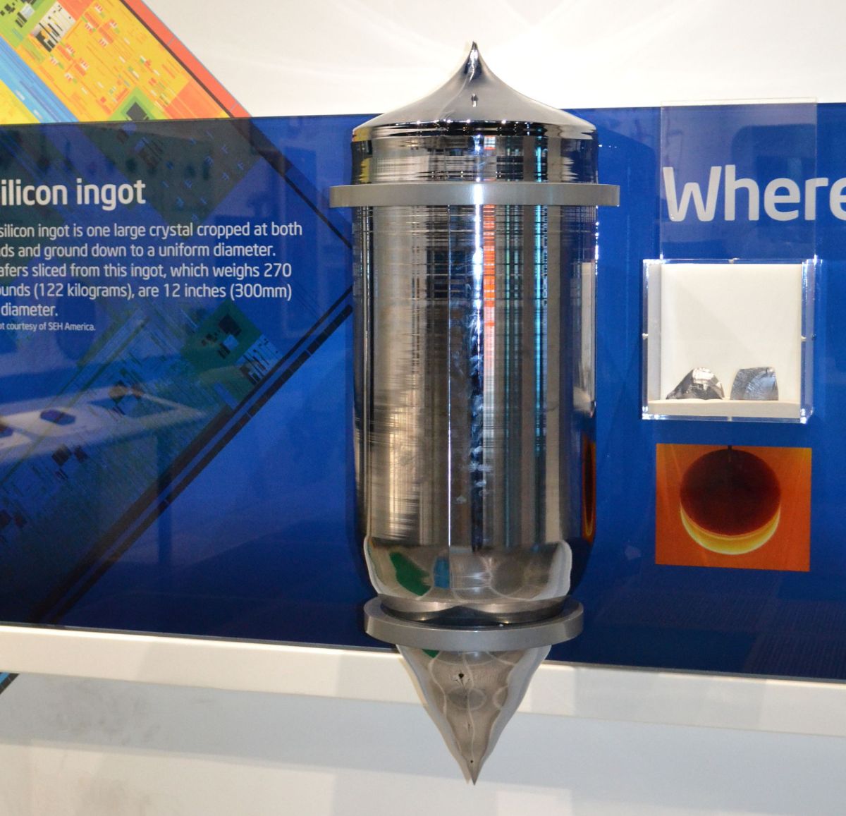 英特尔博物馆展示的单晶硅晶棒